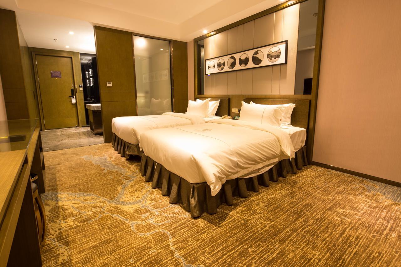 Lnsail Hotel Shenzhen Luohu Port Railway Station Exterior photo