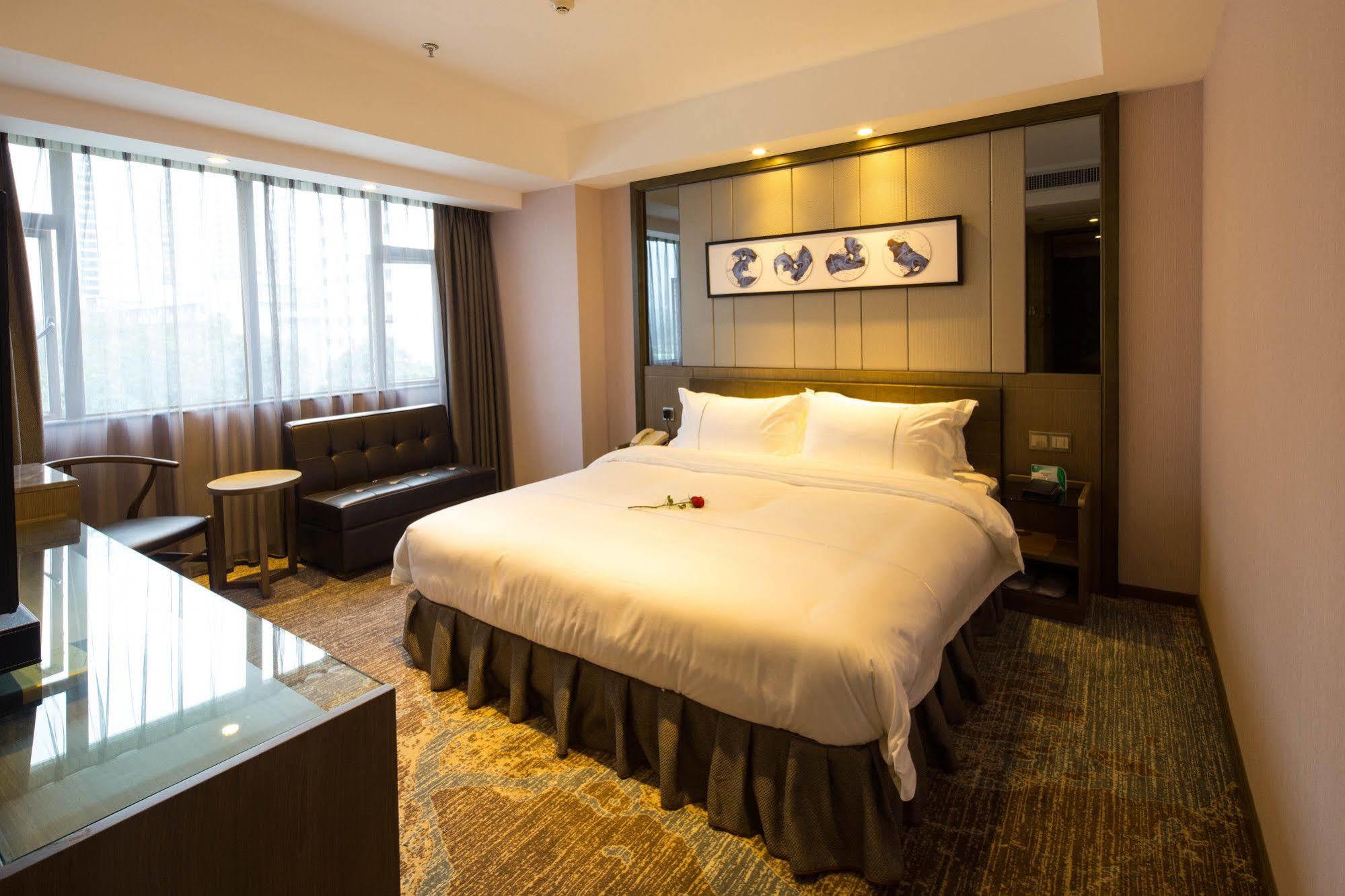 Lnsail Hotel Shenzhen Luohu Port Railway Station Exterior photo
