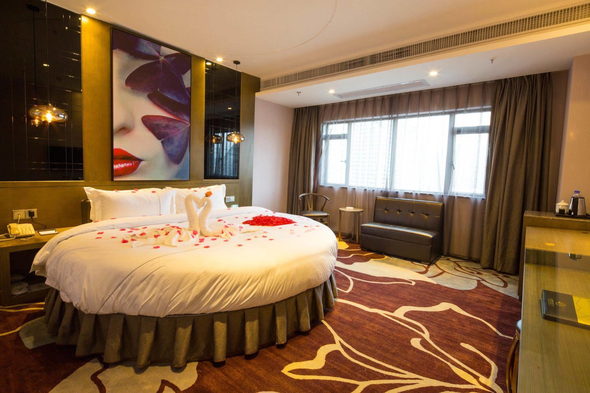 Lnsail Hotel Shenzhen Luohu Port Railway Station Exterior photo