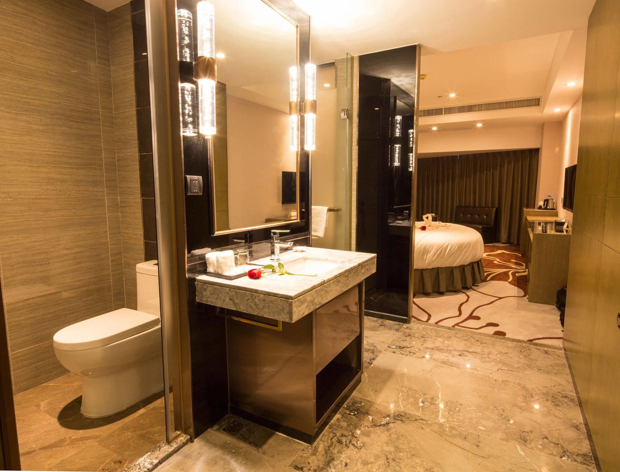 Lnsail Hotel Shenzhen Luohu Port Railway Station Exterior photo